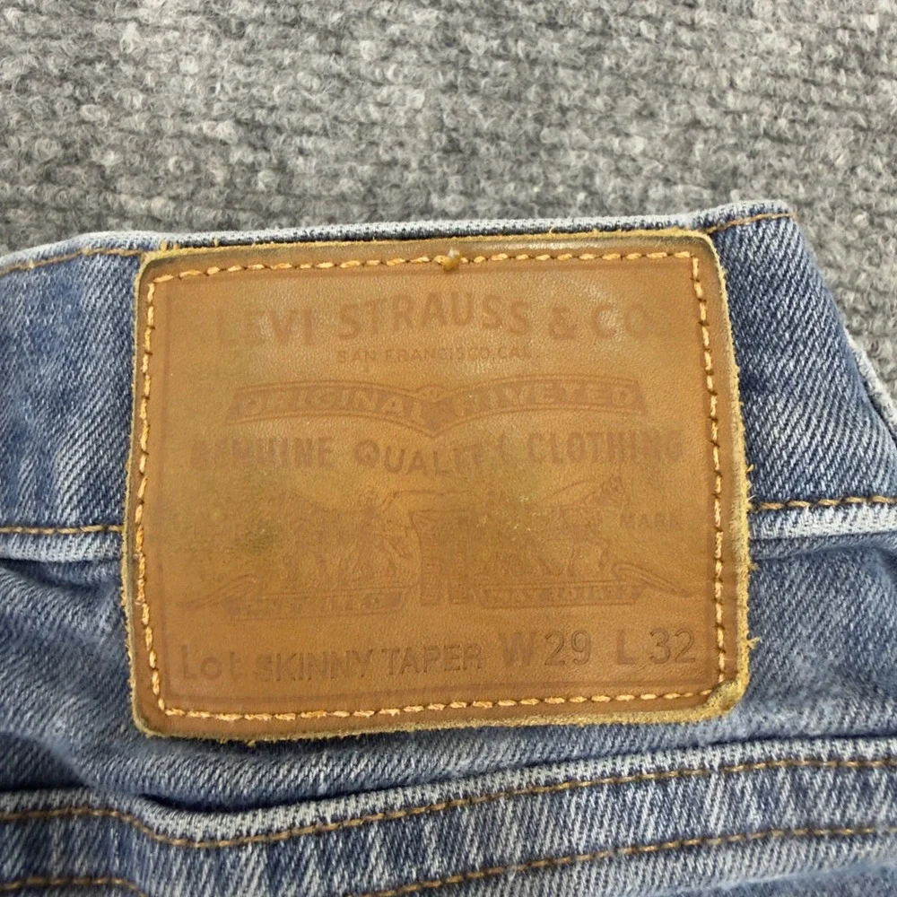 Levi's Skinny Taper Jeans Medium Wash Blue Size W29 L32 Nice wash and fade